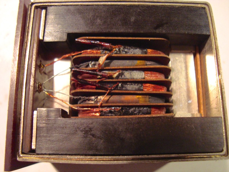 Secondary side with leads visible. Top = hot end, bottom = cold end, with faraday shields of primary windings attached, too. Note parallel connections of all four secondary discs